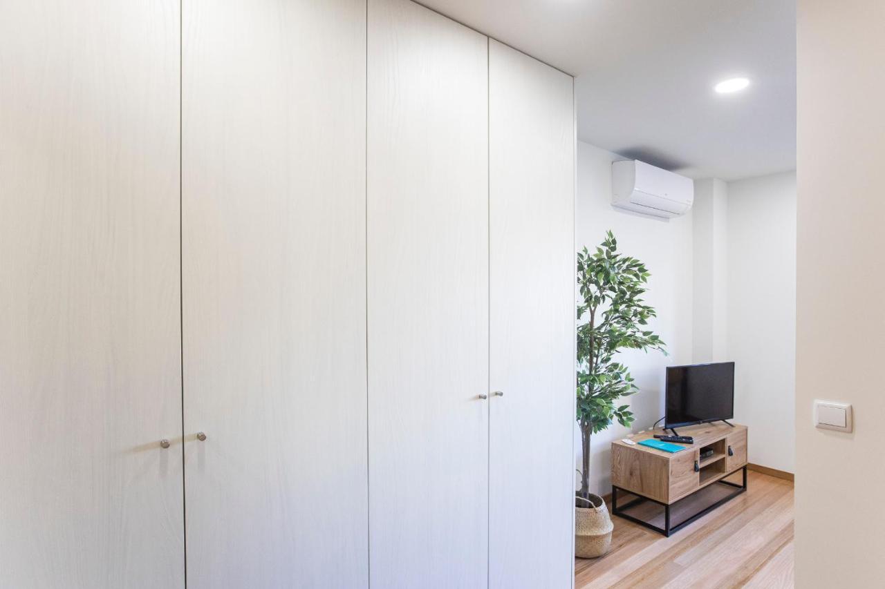 Homely Studio w/ AC near Marquês by LovelyStay Porto Exterior foto